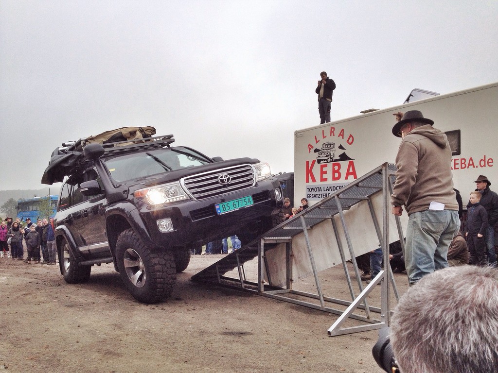 750 Toyota Land Cruiser auf einen Haufen