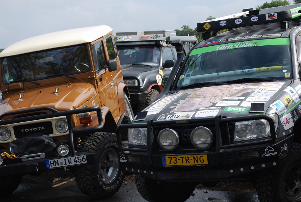 750 Toyota Land Cruiser auf einen Haufen