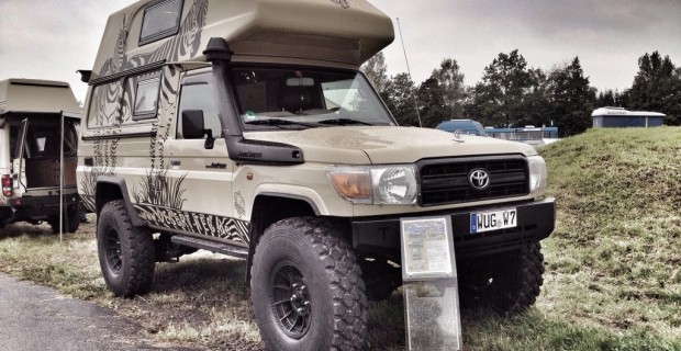 750 Toyota Land Cruiser auf einen Haufen