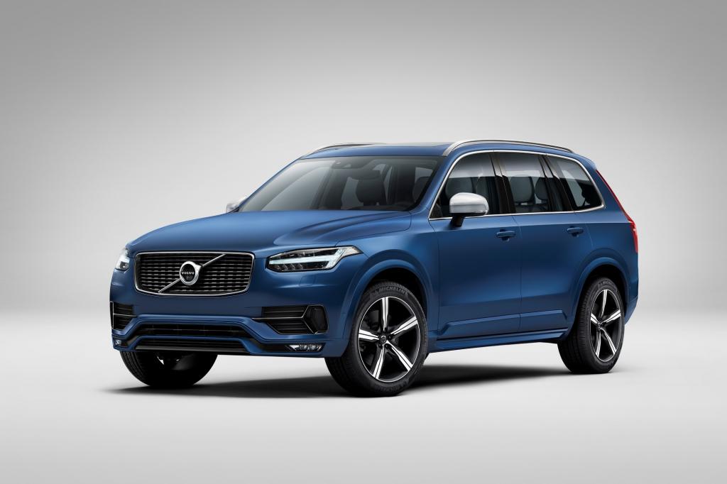 Als „R-Design“ ist das Oberklasse-SUV umfassend ausgestattet und hat zusätzlich diverse Extras an Bord, die den sportlichen Charakter des größten Schweden betonen sollen