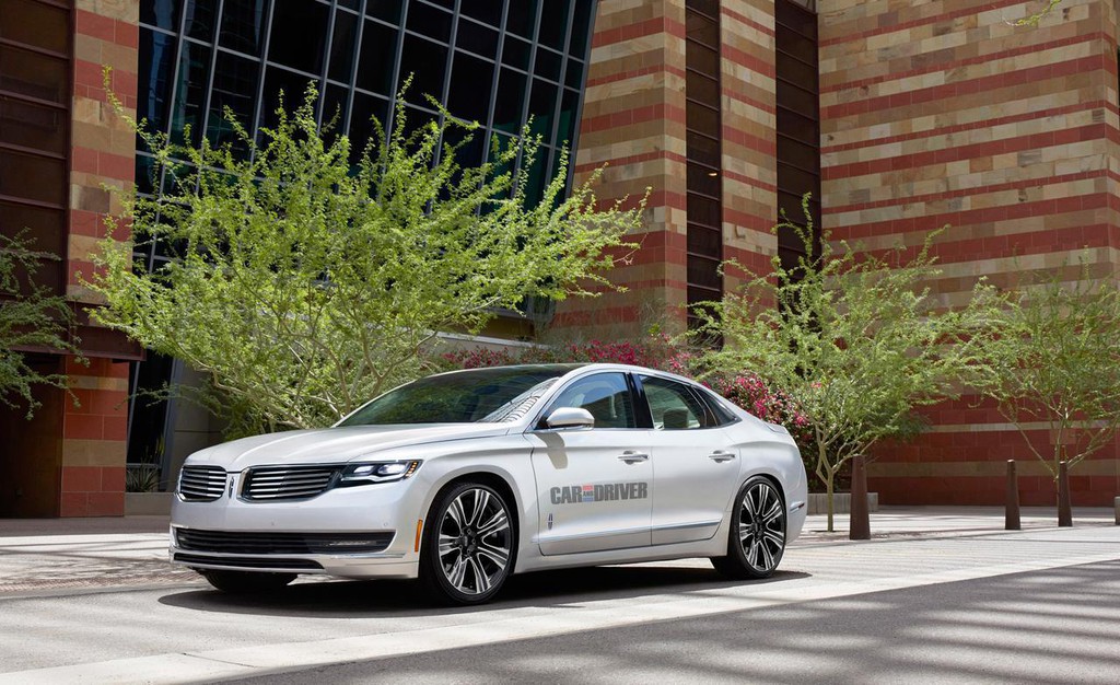 Brief aus New York: Teslas Wette, die VW-Strategie und Neuigkeiten für die Detroiter Messe