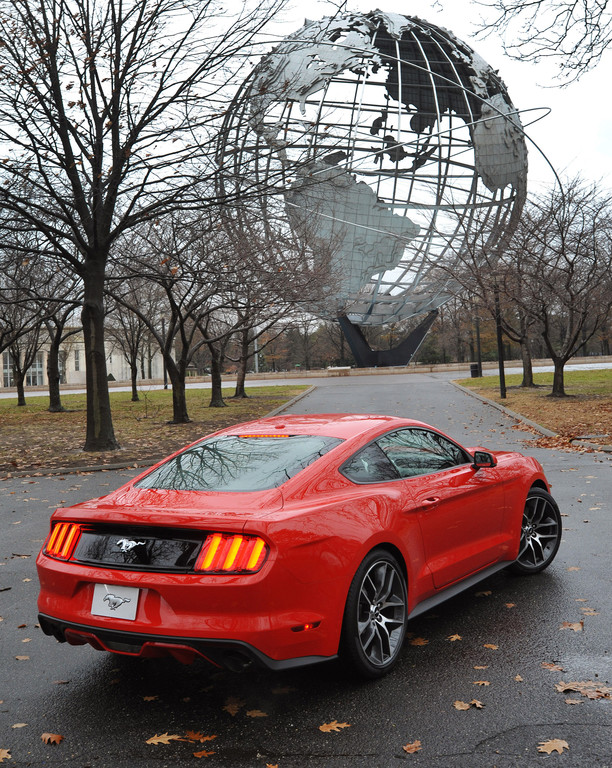 Brief aus New York: Teslas Wette, die VW-Strategie und Neuigkeiten für die Detroiter Messe