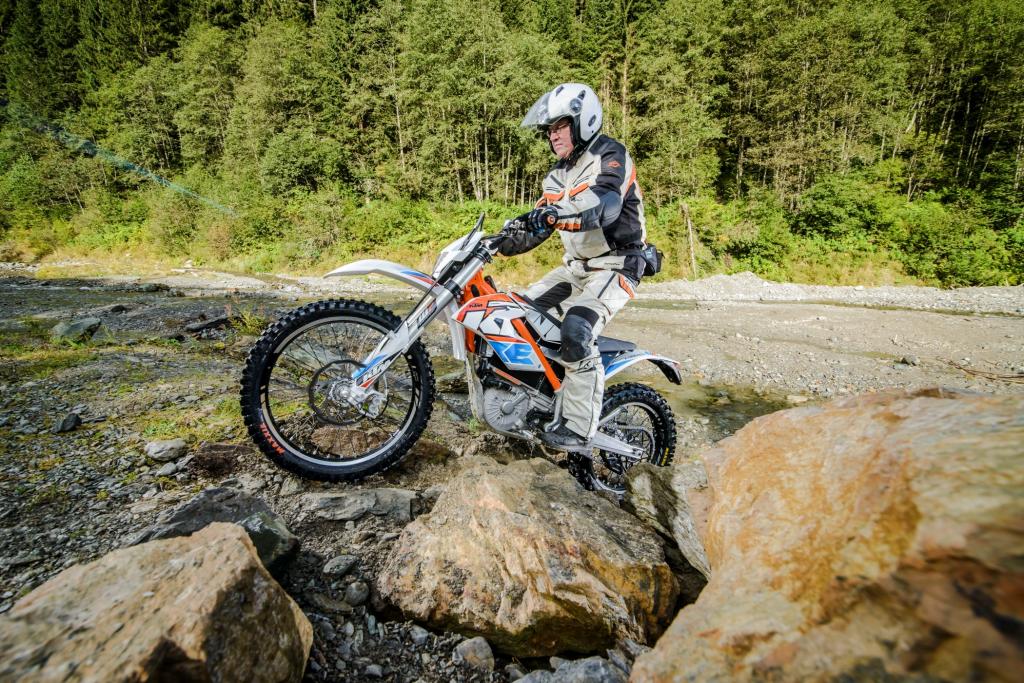Dass KTM Offroader bauen kann, demonstriert auch die Freeride E – es gibt auch zwei Freerides mit Verbrennungsmotoren – aufs Eindrücklichste