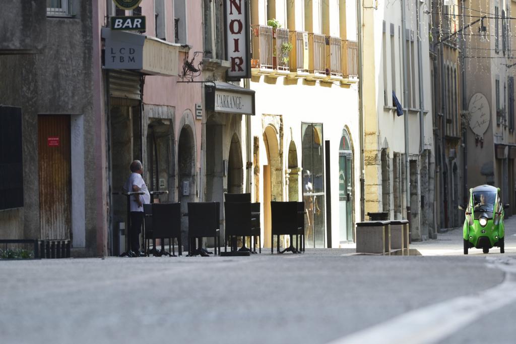 Dass der i-Road dabei alles andere als dynamisch ist, tut der Begeisterung keinen Abbruch.