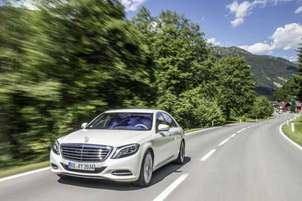Denn der S 500 Plug-in-Hybrid wird - wenn auch nur mit einem V6-Biturbo und nicht mit dem 4,7-l-V8 des herkömmlichen S 500 bestückt 