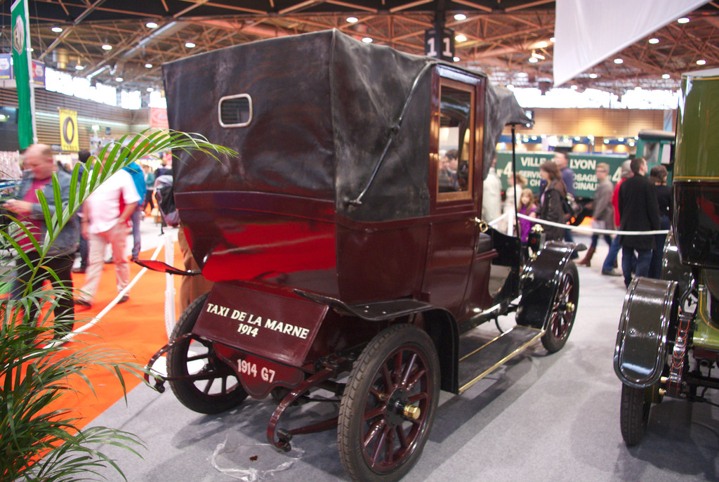 Exklusiv: Vor 100 Jahren zogen zum ersten Mal Autos in einen Krieg
