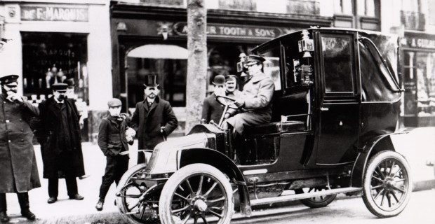 Exklusiv: Vor 100 Jahren zogen zum ersten Mal Autos in einen Krieg