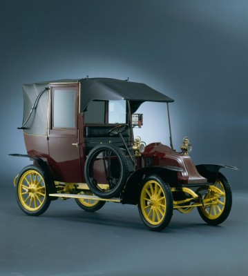 Exklusiv: Vor 100 Jahren zogen zum ersten Mal Autos in einen Krieg