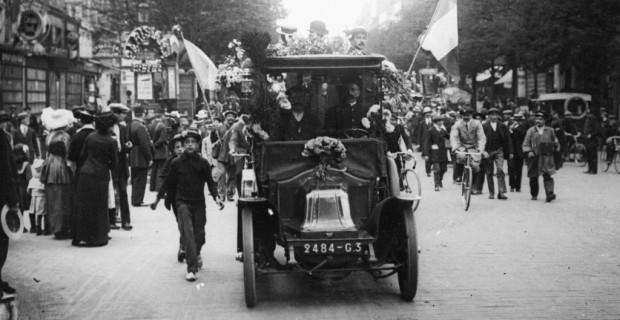 Exklusiv: Vor 100 Jahren zogen zum ersten Mal Autos in einen Krieg