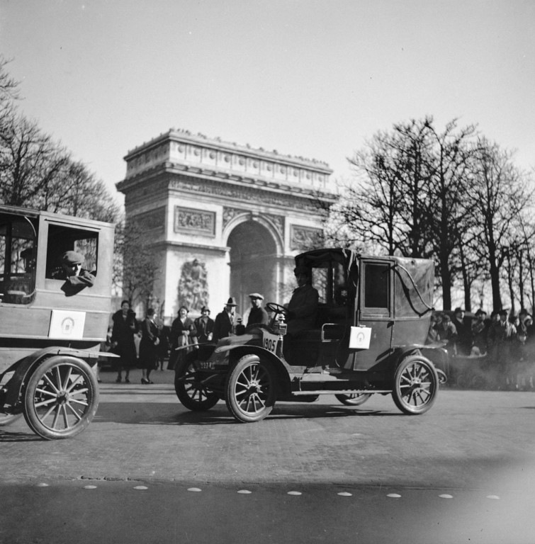Exklusiv: Vor 100 Jahren zogen zum ersten Mal Autos in einen Krieg