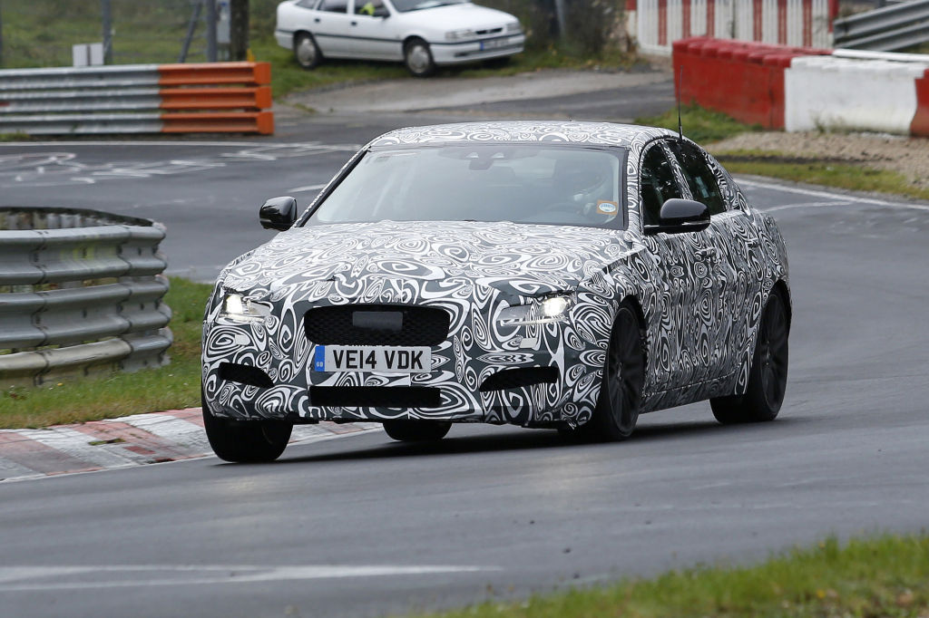 Erwischt: Erlkönig Jaguar XF