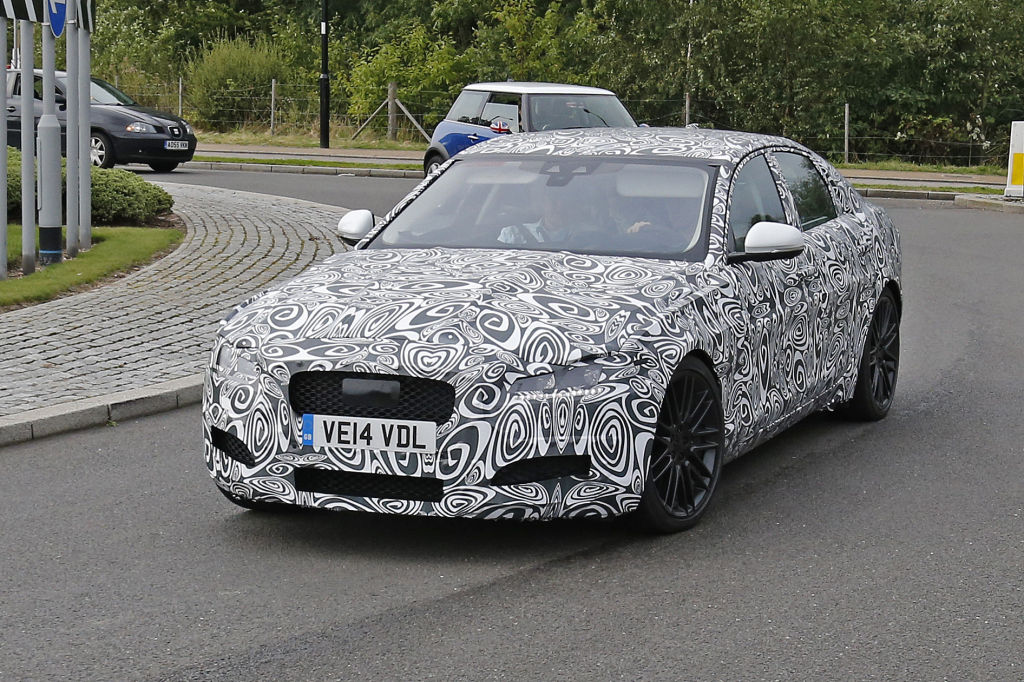 Erwischt: Erlkönig Jaguar XF