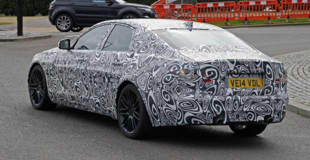 Erwischt: Erlkönig Jaguar XF