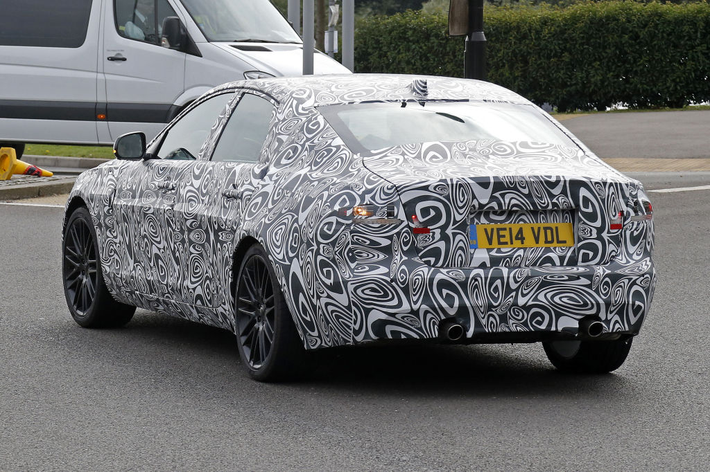 Erwischt: Erlkönig Jaguar XF