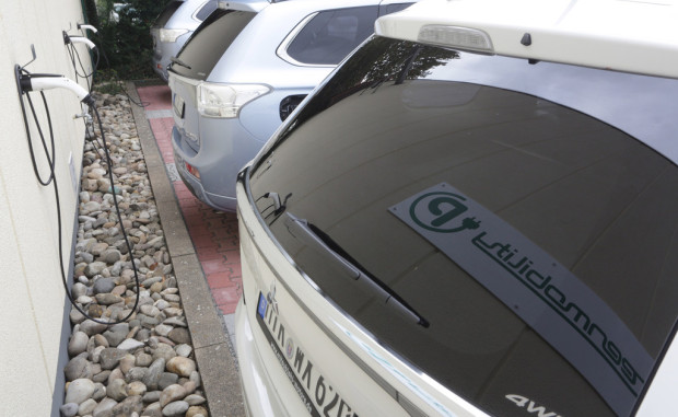 MKG Bank errichtet 16 Ladestationen für Elektrofahrzeuge in Flörsheim