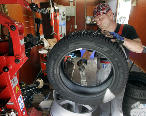 Michelin-Mitarbeiter Tod Kanyon prüft den neuen Alpin 5. 