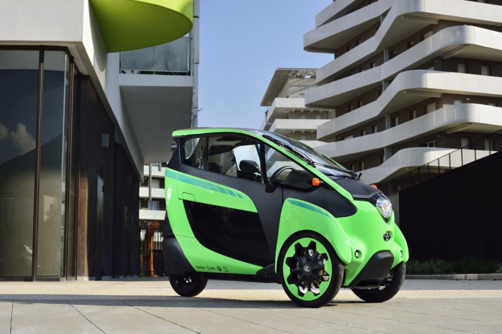 Mit dem neuen i-Road beweisen die Japaner, dass auch ein elektrischer Kleinwagen Lust und Laune machen kann, wenn er nur schräg genug ist.