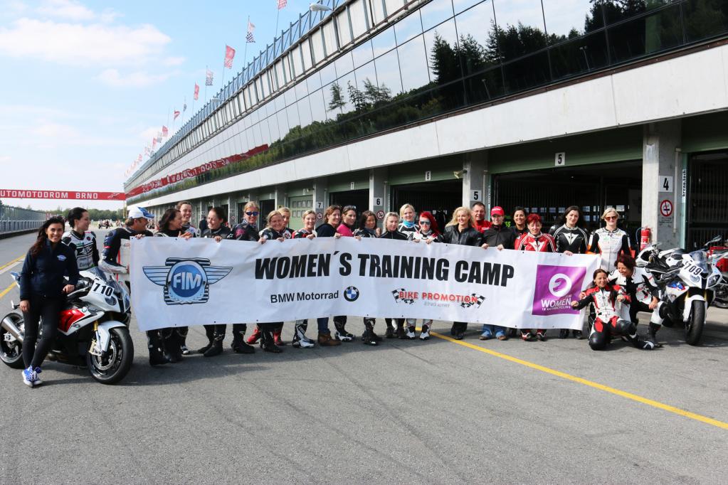 Motorrad-Ladies schreiben Geschichte