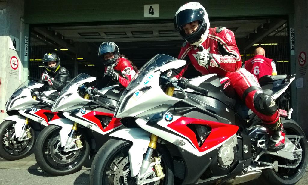 Motorrad-Ladies schreiben Geschichte