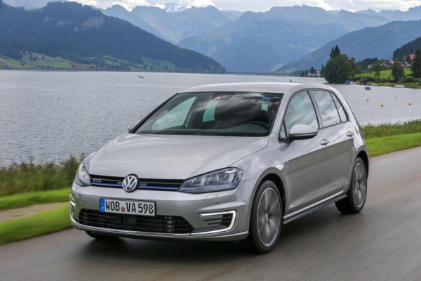 Nach den Elektromobilen E-Up und E-Golf bringt Volkwagen den Golf GTE an den Start, das erste VW-Modell mit an der Steckdose aufladbarem Hybridantrieb. 