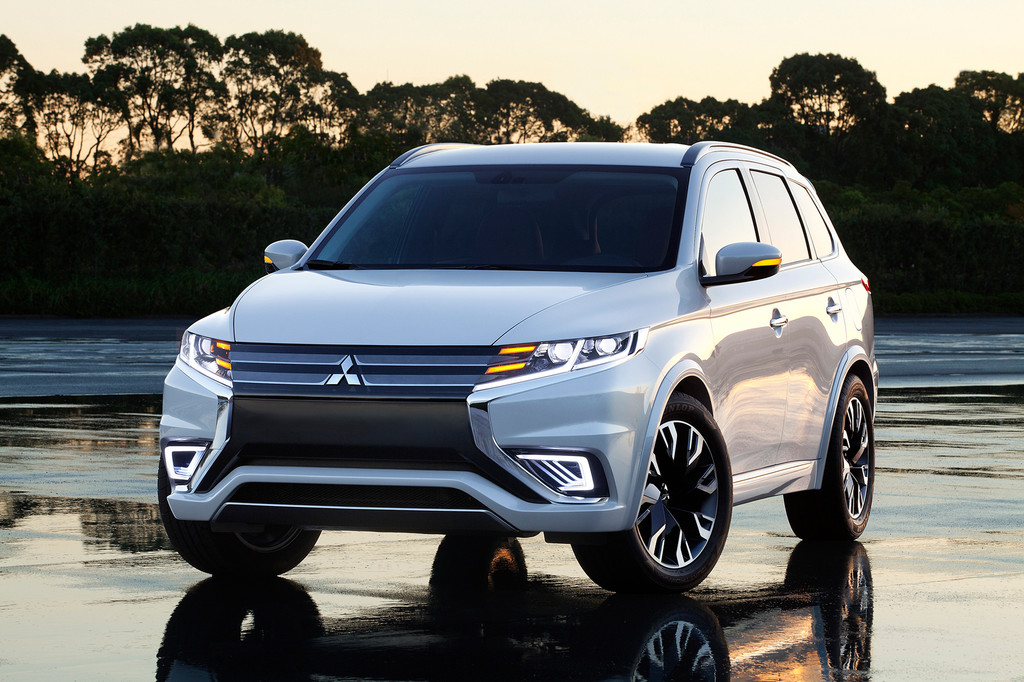 Paris 2014: Mitsubishi schärft den Outlander PHEV nach