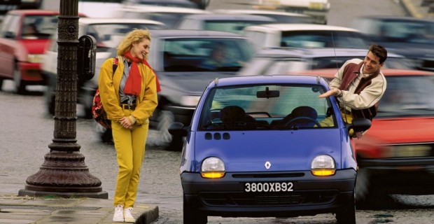 Platz 2: Renault Twingo, 1992. Die charmante Frontgestaltung nach den Formen des Kindchenschemas machte den Twingo begehrenswert und neugierig auf seine inneren Charakteristika