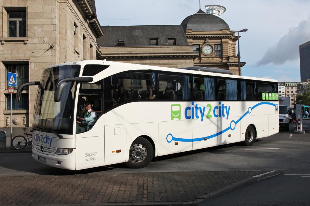 Preiskampf auf Fernbus-Markt fordert erstes Opfer