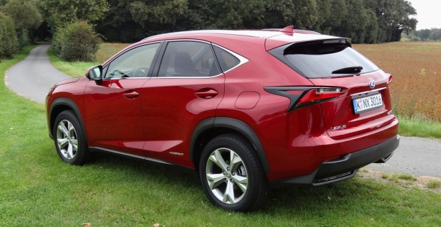 Erste Fahrt im Lexus NX300h: Vorsicht, Verletzungsgefahr!