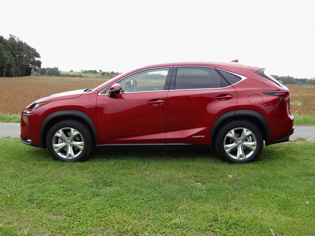 Erste Fahrt im Lexus NX300h: Vorsicht, Verletzungsgefahr!