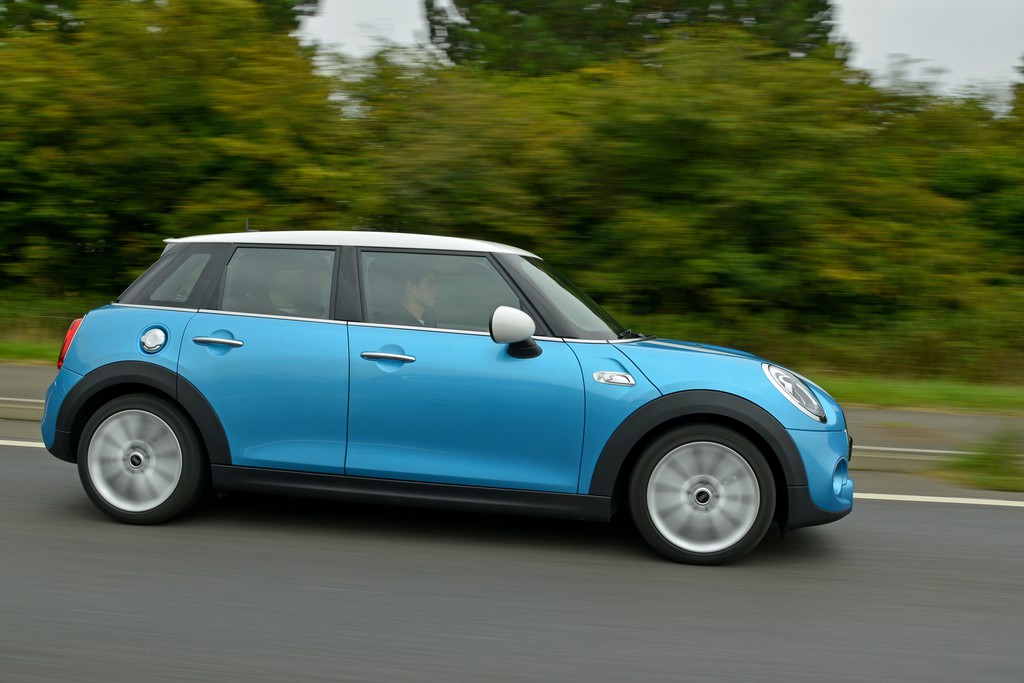 Pressepräsentation Mini Cooper 5-Türer: Mini Midi oder Grand Mini?