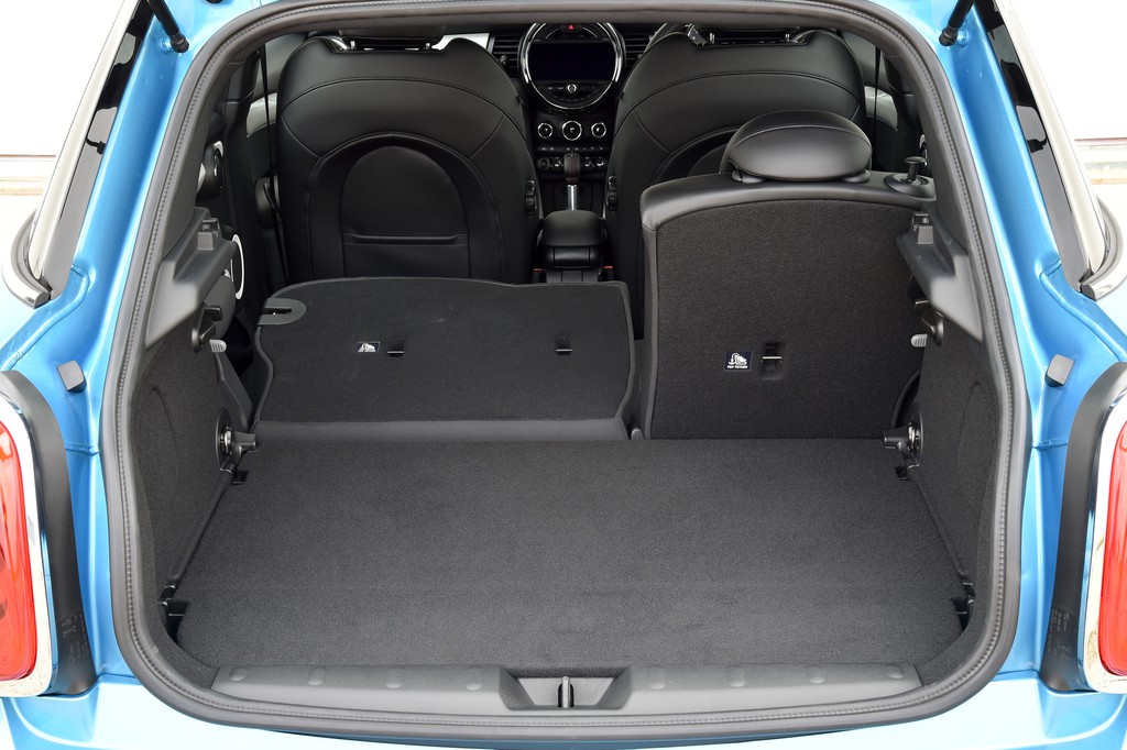 Pressepräsentation Mini Cooper 5-Türer: Mini Midi oder Grand Mini?