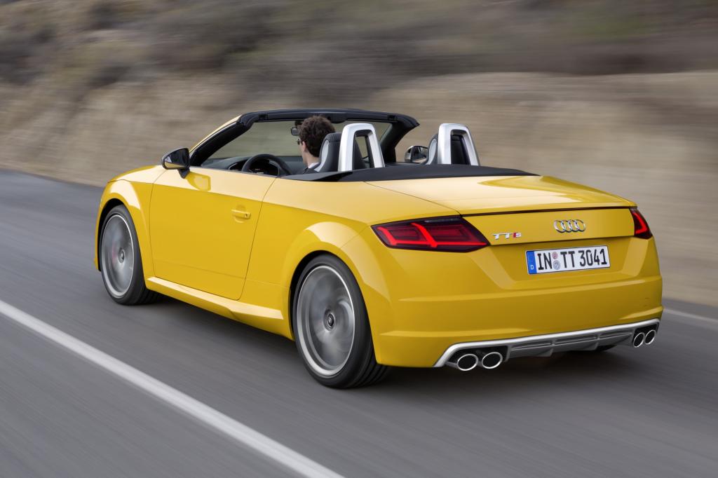 So ausgerüstet sprintet der Roadster in 4,9 Sekunden aus dem Stand auf 100 km/h und weiter auf elektronisch begrenzte 250 km/h Topspeed