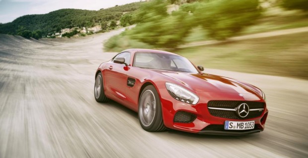 Sportwagenfans kommen auf dem Autosalon an einem Stand nicht vorbei: Mercedes zeigt den neuen Porsche-911-Jäger AMG GT