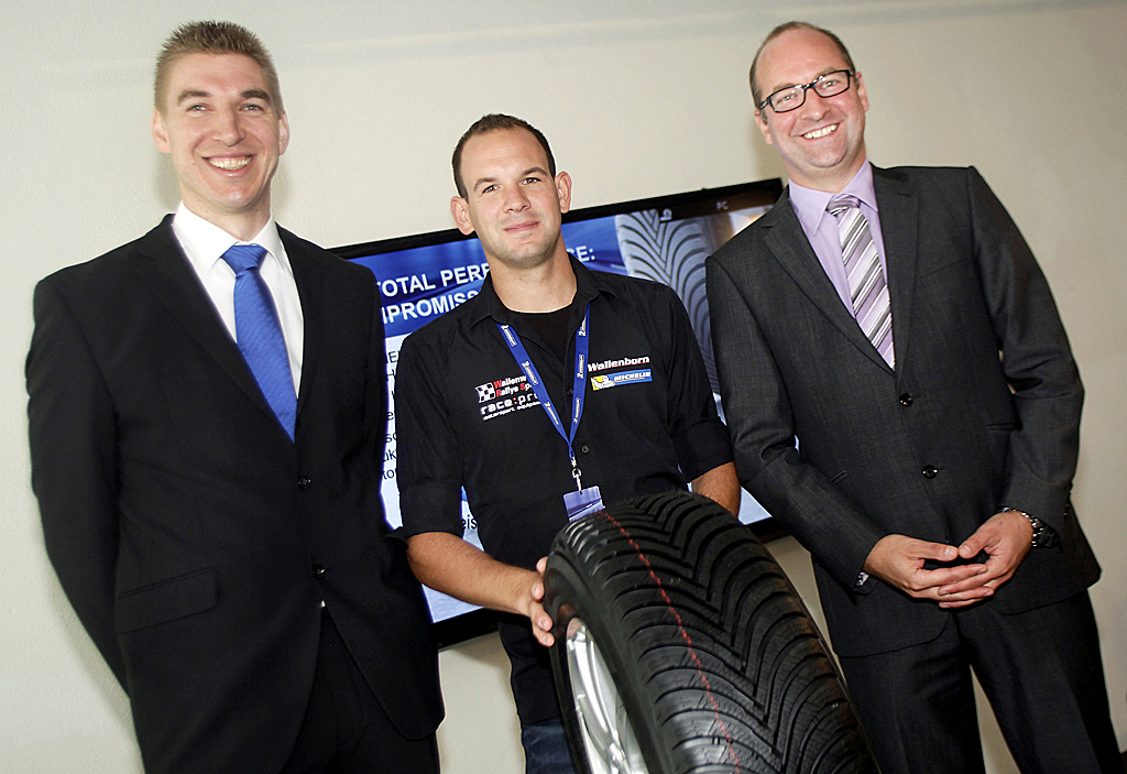 Stellten den neuen Winterreifen vor: (von links) Pierre Ehnis, Mark Wallenwein und Michael Küster von Michelin. 