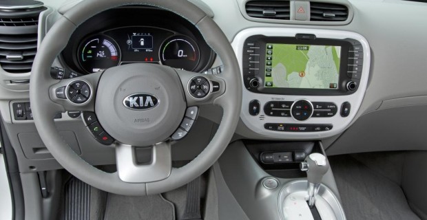 Von Klimaanlage über Navi bis zur Rückfahrkamera ist ab Werk schon alles an Bord