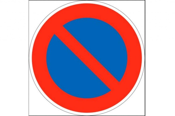 Wie oft gerät man in Versuchung, nur „mal eben schnell“ im Halteverbot zu parken. Auch wenn man dabei niemanden behindert, kann das teuer werden.