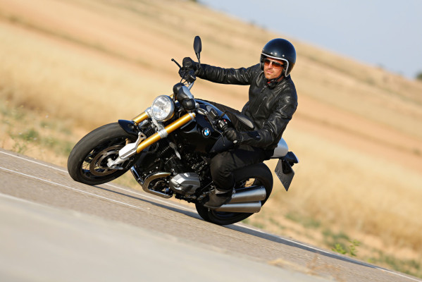 Test BMW R Nine T: Eine Hommage in Heavy Metal
