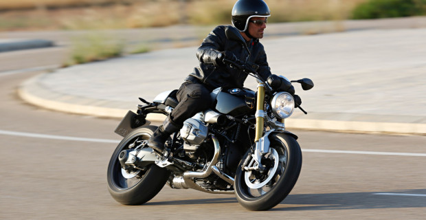 Test BMW R Nine T: Eine Hommage in Heavy Metal