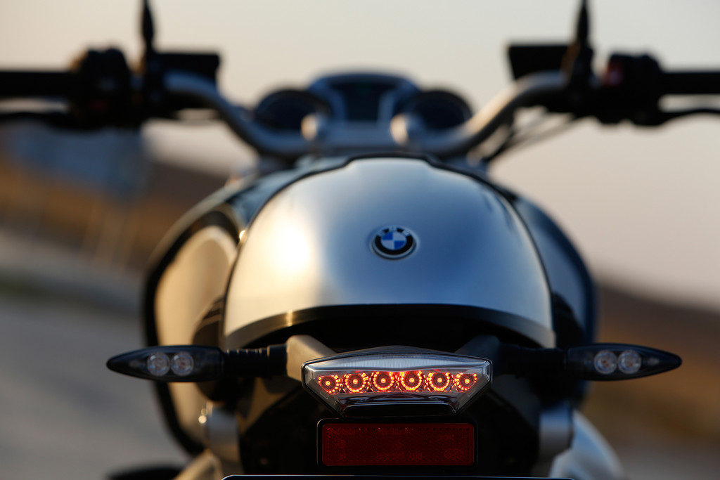 Test BMW R Nine T: Eine Hommage in Heavy Metal
