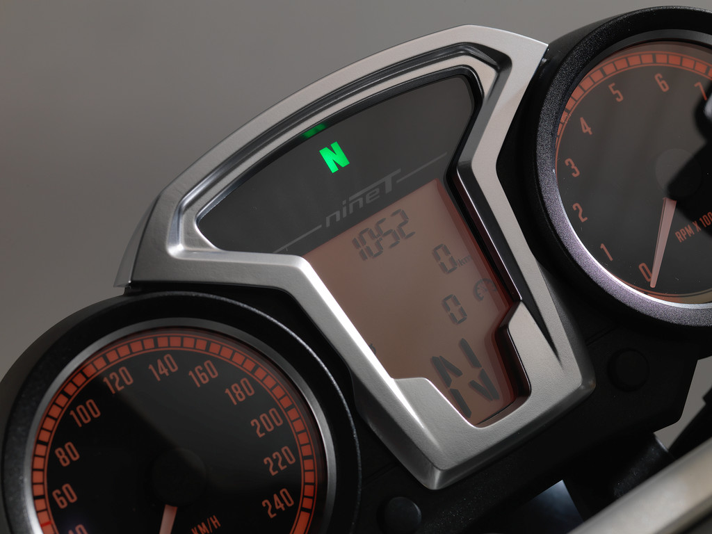 Test BMW R Nine T: Eine Hommage in Heavy Metal