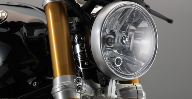Test BMW R Nine T: Eine Hommage in Heavy Metal