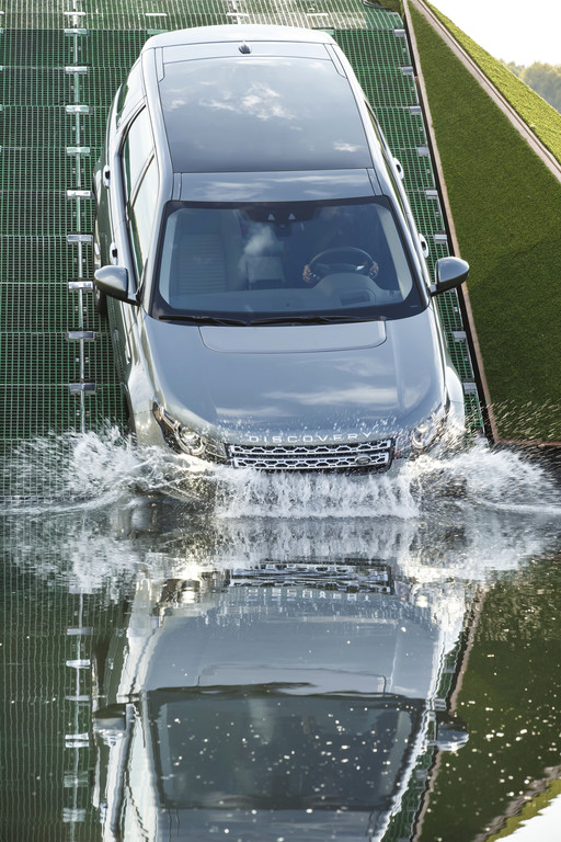 Paris 2014: Land Rover Discovery Sport debütiert auf der Seine