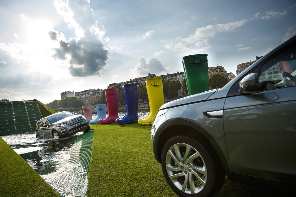 Paris 2014: Land Rover Discovery Sport debütiert auf der Seine