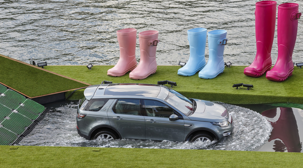 Paris 2014: Land Rover Discovery Sport debütiert auf der Seine