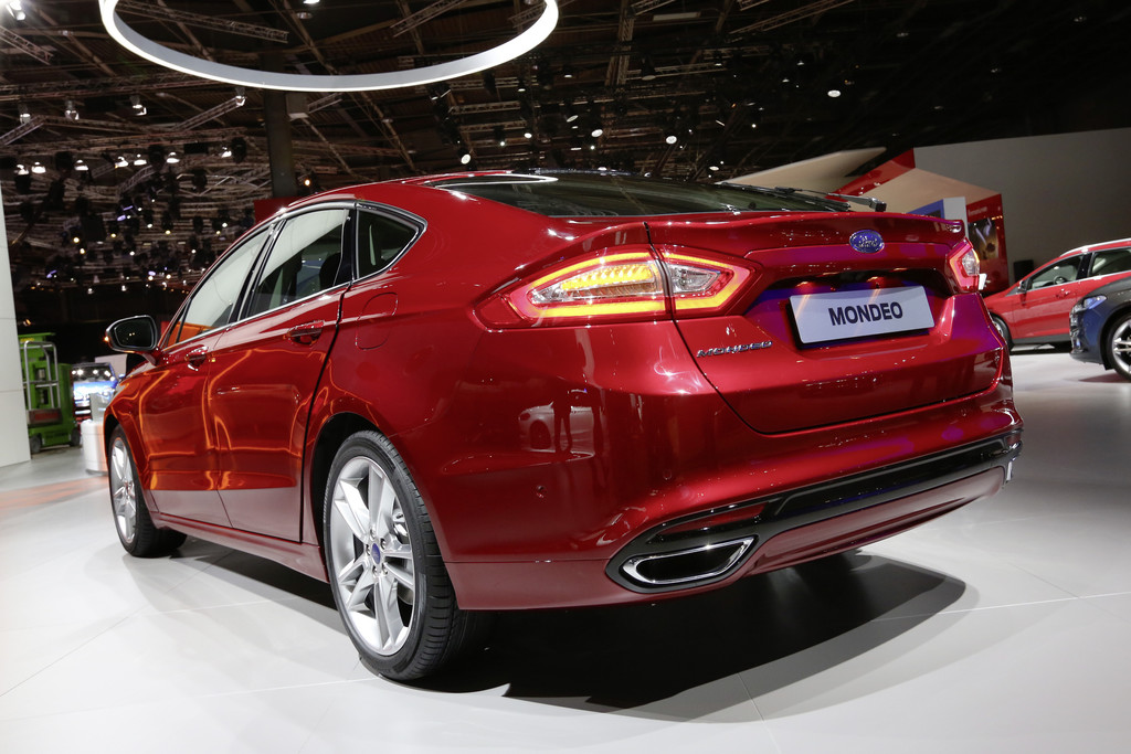 Paris 2014: Der Ford Mondeo hat ein Herz für Fußgänger