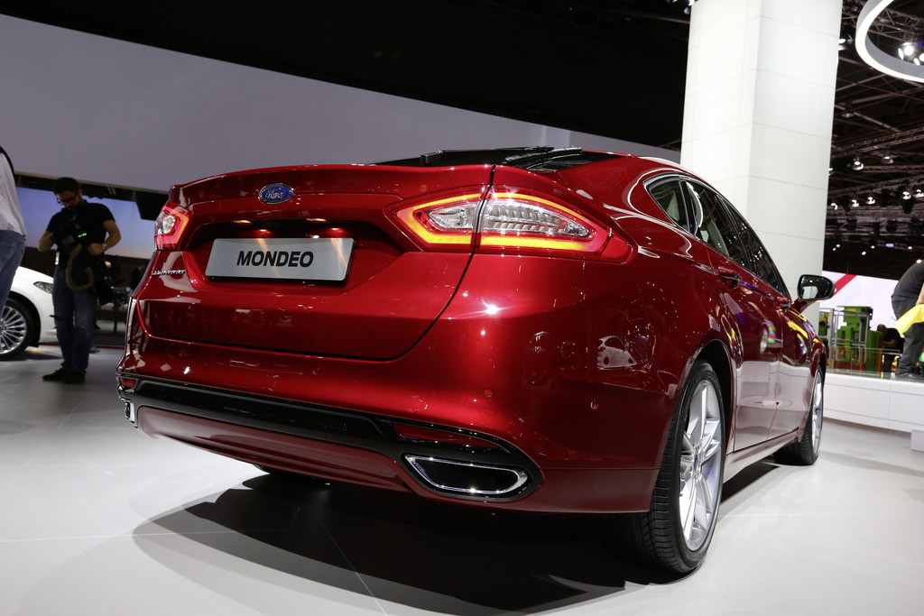 Paris 2014: Der Ford Mondeo hat ein Herz für Fußgänger