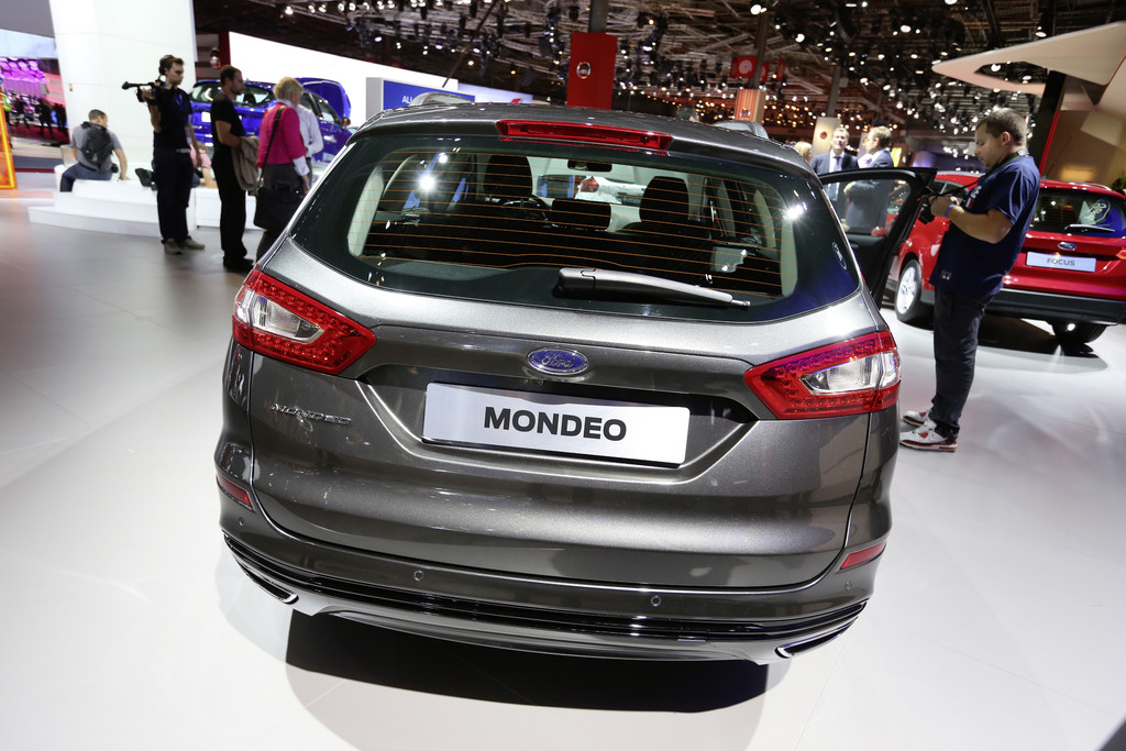 Paris 2014: Der Ford Mondeo hat ein Herz für Fußgänger