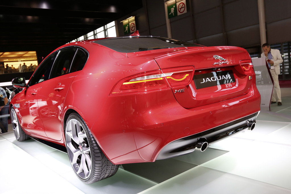 Paris 2014: Jaguar XE startet mit 200 PS bei 36 450 Euro