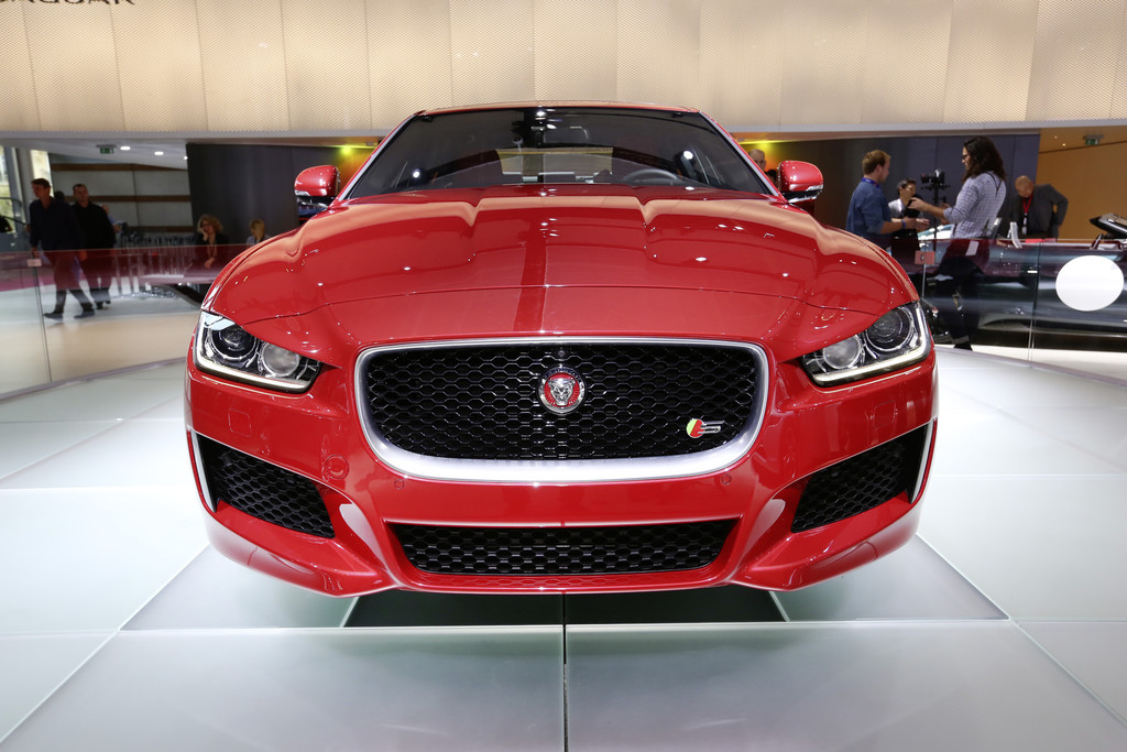 Paris 2014: Jaguar XE startet mit 200 PS bei 36 450 Euro