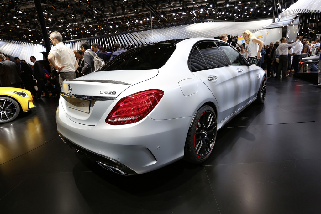 Paris 2014: V8-Power für die C-Klasse
